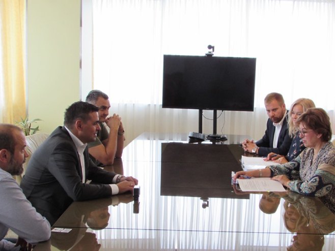 Potpisan ugovor o uslugama nadzora Potpisan ugovor o uslugama nadzora - Foto: RTRS