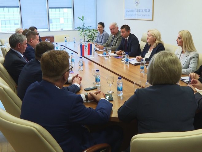 Šulić sa ruskom delegacijom - Foto: RTRS