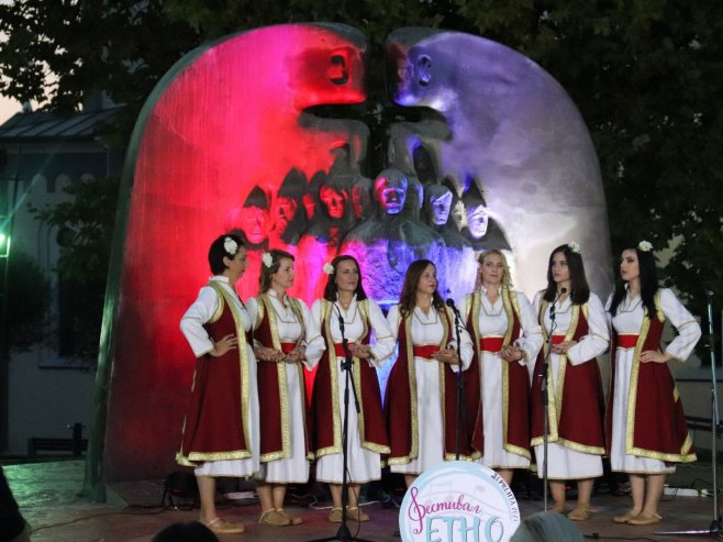 Festival etno pjesme u Derventi - Foto: SRNA
