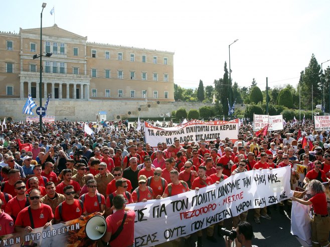 Štrajk u Atini (Foto: EPA-EFE/ORESTIS PANAGIOTOU) - 
