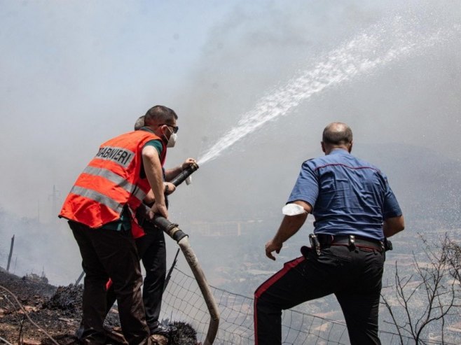 Požar u Palermu (Foto: iljustracija/EPA-EFE/Francesco Militello Mirto) - 
