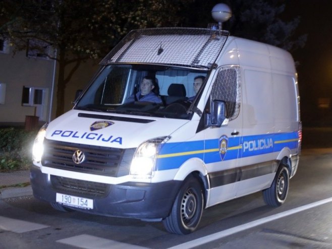 Hrvatska policija (foto: EPA-EFE/ANTONIO BAT ilustracija) - 