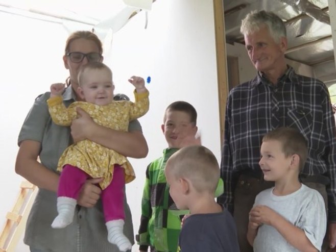 Desetočlana porodica Stanković uskoro u novom domu (VIDEO)