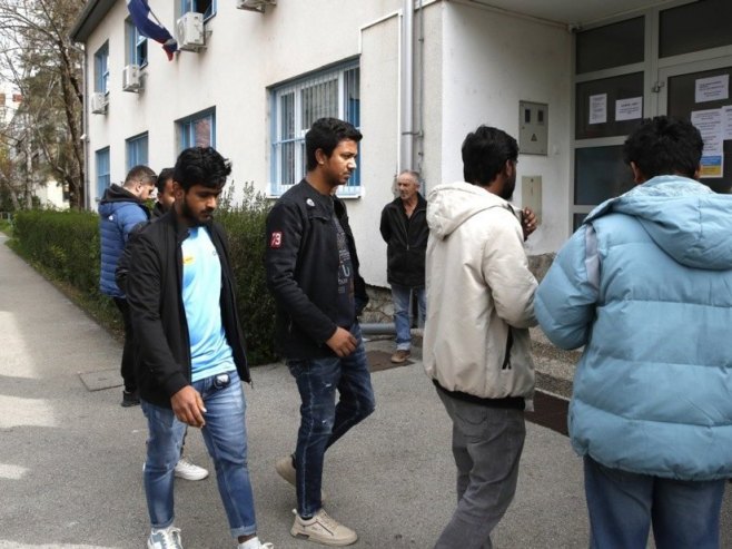 Migranti u Hrvatskoj  (Foto:EPA-EFE/ANTONIO BAT) - 