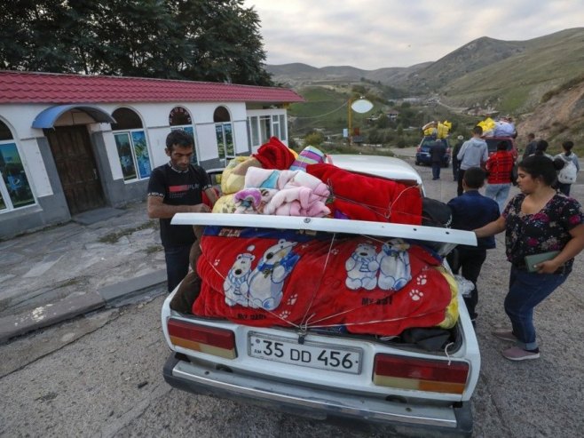 Izbjeglice napuštaju Karabah (Foto: EPA-EFE/ANATOLY MALTSEV) - 
