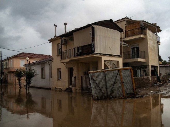 Teška situacija u Volosu i na Eviji zbog poplava – putevi blokirani, nema struje (VIDEO)