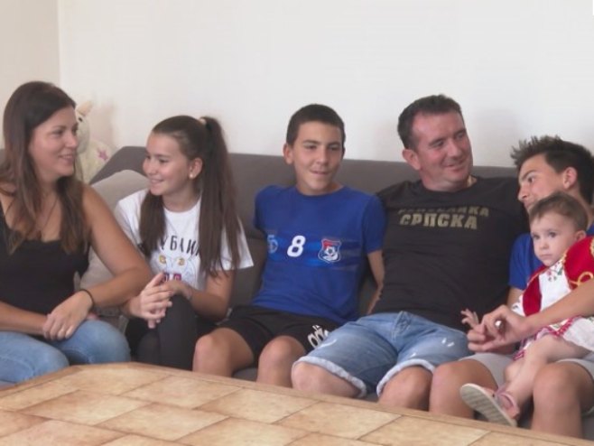 Nakon decenija u tuđini, Sredići se iz Njemačke vratili u rodne Niševiće kod Omarske (VIDEO)