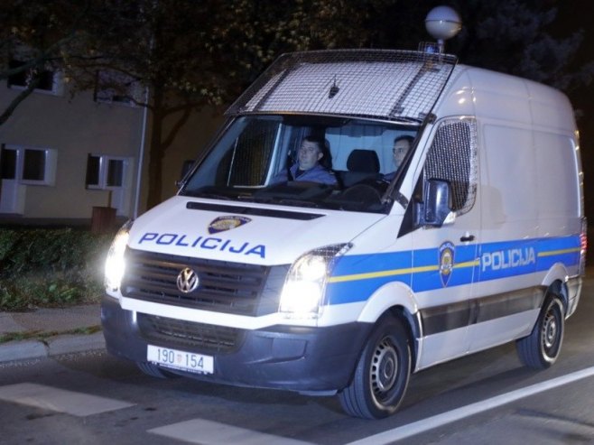 Hrvatska policija (foto: EPA-EFE/ANTONIO BAT) - 