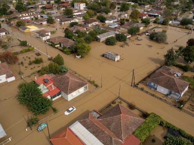 Poplave u Grčkoj (Foto: EPA-EFE/ACHILEAS CHIRAS) - 