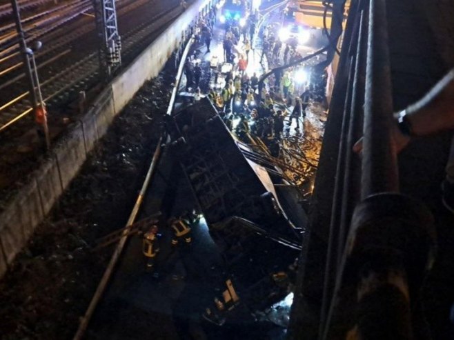 Italija: Autobus pao sa nadvožnjaka, poginula 21 osoba (FOTO/VIDEO)
