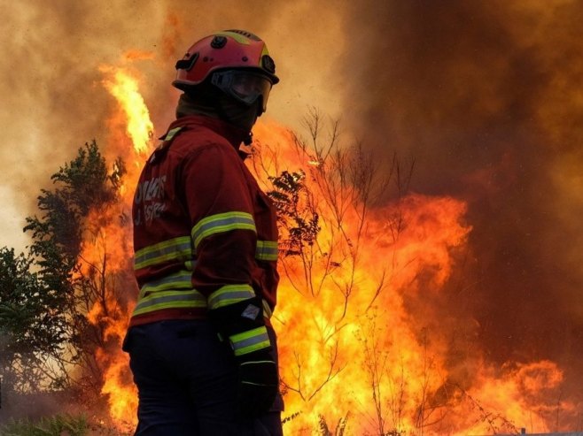 U požaru u Osijeku nema ozbiljnije povrijeđenih, preporuka ne boraviti vani (VIDEO)