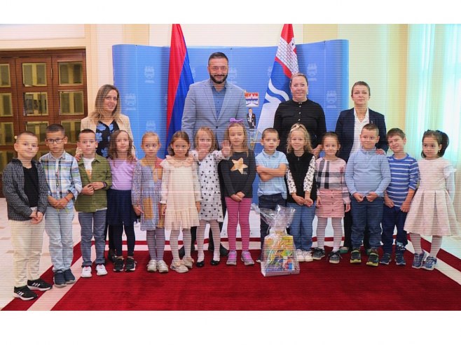 Ninković ugostio mališane iz vrtića Ninković ugostio mališane iz vrtića - Foto: RTRS