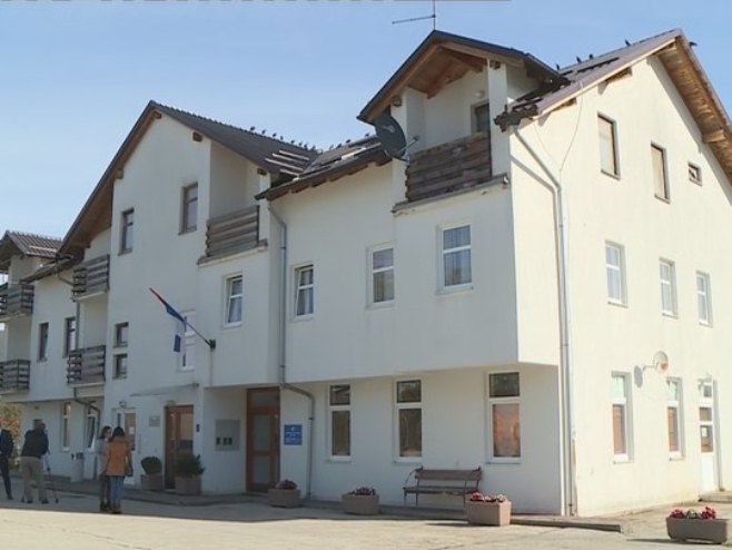 Lipić: U planu podjela sitne stoke i poljoprivrednih mašina srpskim povratnicima