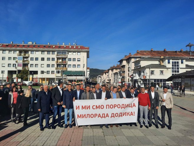 Pale, skup podrške Miloradu Dodiku - Foto: RTRS