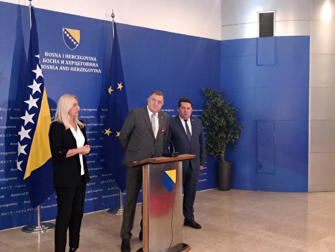 Milorad Dodik, Željka Cvijanović i Nenad Stevandić - Foto: RTRS
