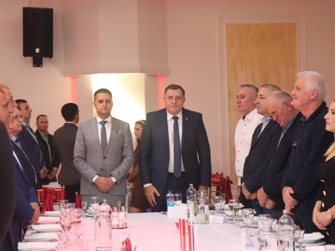 Milorad Dodik i Vlado Gligorić u Čelincu Milorad Dodik i Vlado Gligorić u Čelincu - Foto: ZIPAPHOTO/Borislav Zdrinja