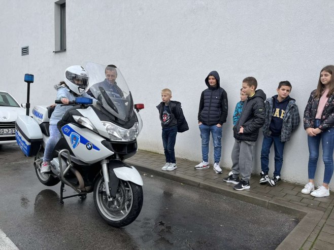 Djeca na PS Lauš Djeca na PS Lauš - Foto: RTRS