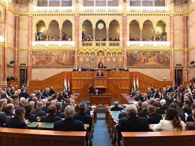 Mađarski parlament (Foto: EPA-EFE/Zoltan Mathe) - 