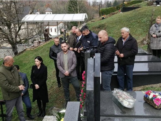 Pravoslavno groblje kod manastira Moštanica, Kozarska Dubica - Foto: SRNA