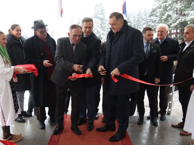 Dodik otvorio mali dom na Palama - Foto: predsjednikrs.rs/Borislav Zdrinja