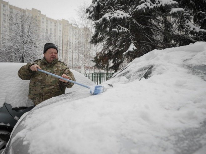 Snijeg u Moskvi (Foto: EPA-EFE/YURI KOCHETKOV) - 