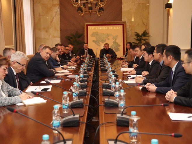 Milorad Dodik sa predstavnicima kineske kompanije Šandong - Foto: predsjednikrs.rs/Borislav Zdrinja