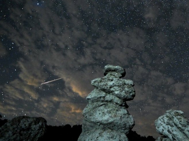 Kometa (Foto: EPA-EFE/GEORGI LICOVSKI/ilustracija) - 