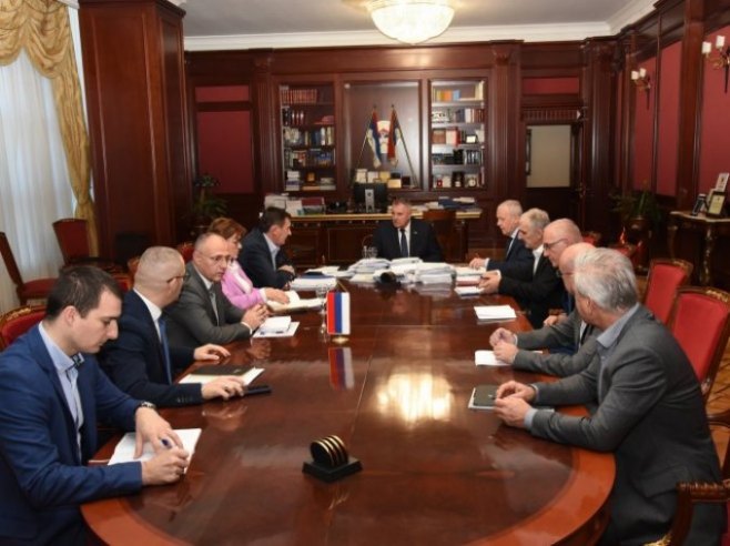 Višković sa predstavnicima Privredne komore Srpske (foto: Vlada Republike Srpske) - 