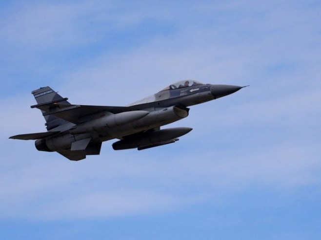 F 16 (Foto: EPA/Robert Ghement) F 16 (Foto: EPA/Robert Ghement) -