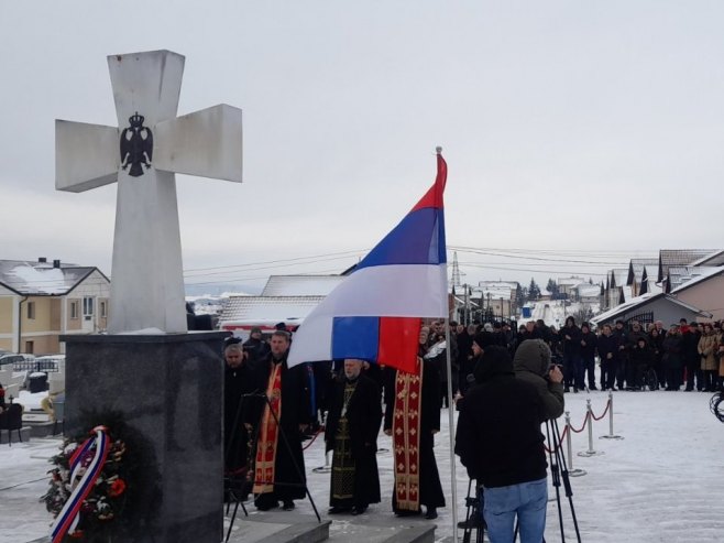 Položeni vijenci na Spomen-groblju Novi Zejtinlik - Foto: RTRS