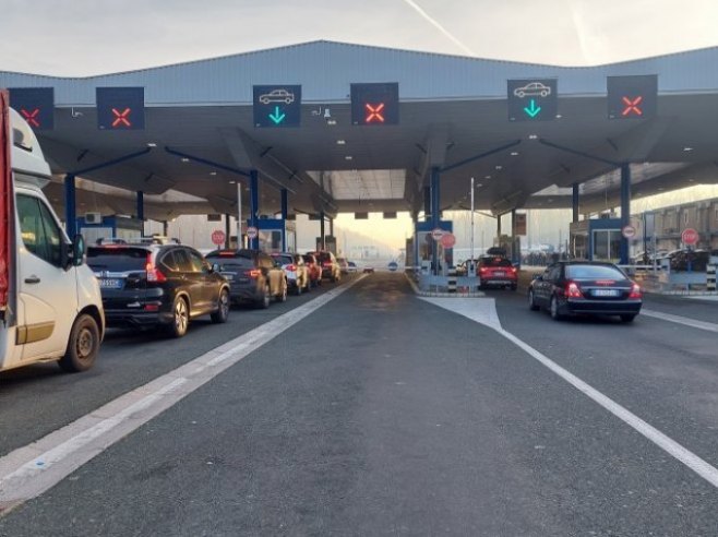 Na Batrovcima se čeka i do tri sata