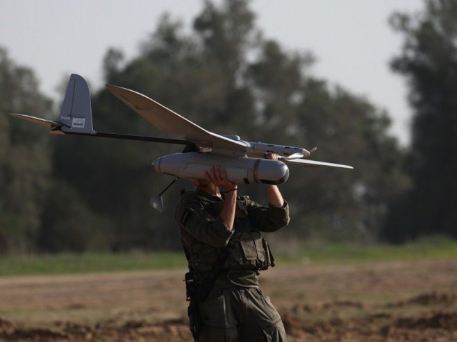 Dron (Foto: EPA/ATEF SAFADI, ilustracija) - 