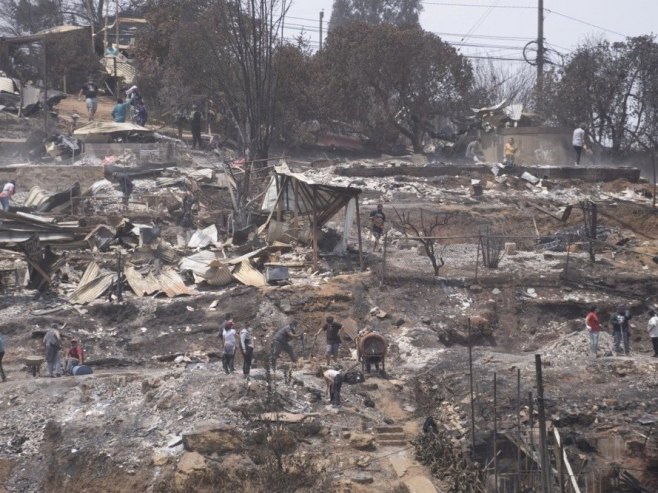 Požari u Čileu (Foto: EPA/Adriana Thomasa) - 