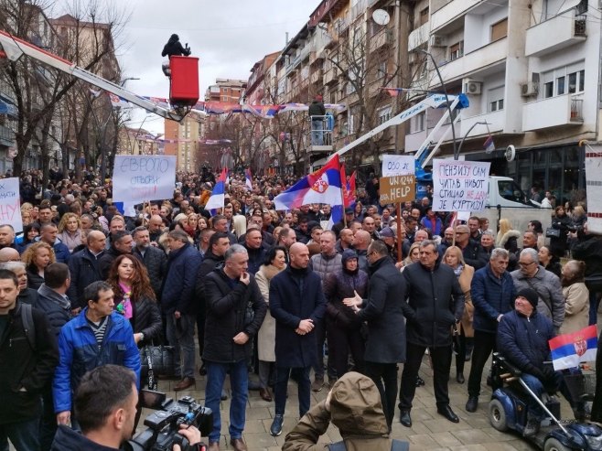 Protest u sjevernom dijelu Kosovske Mitrovice zbog hapšenja lidera Srpske demokratije (FOTO/VIDEO)