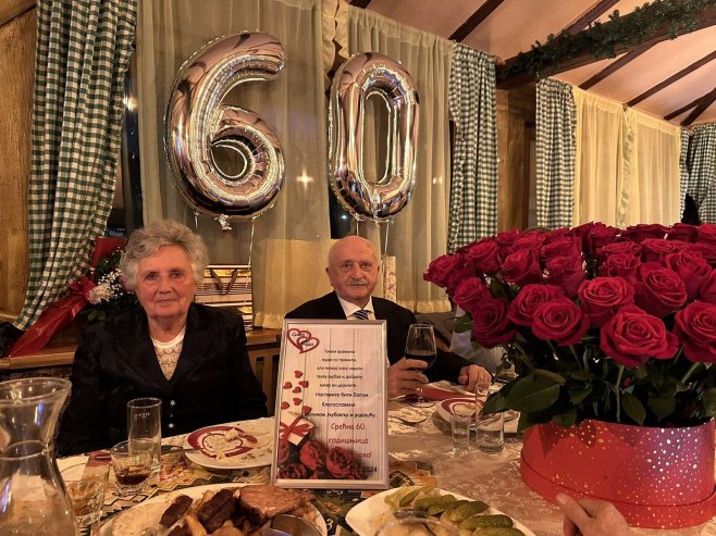 Simo i Nada Ćosović proslavili 60 godina braka - Foto: RTRS