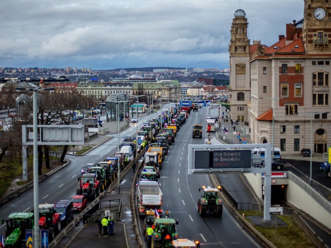 Protest poljoprivrednika u Pragu (Foto: EPA-EFE/MARTIN DIVISEK) - 