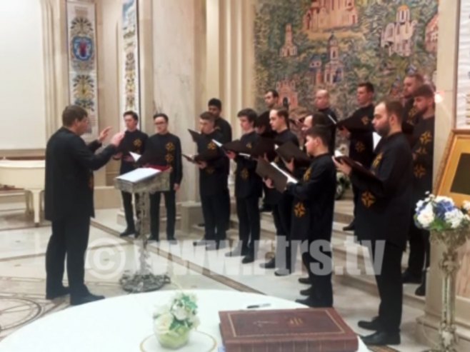 Minsk: Crkveni hor u čast predsjednika Dodika pjeva pjesmu Tamo daleko - Foto: RTRS