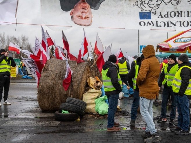Protest poljskih poljoprivrednika na granici sa Ukrajinom (Foto: EPA/WOJTEK JARGILO POLAND OUT) - 