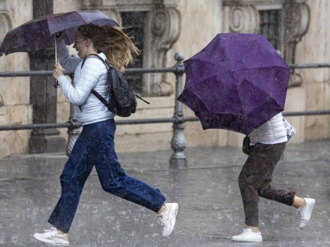 Kiša u Italiji (Foro: ilustracija/EPA-EFE/MASSIMO PERCOSSI) - 