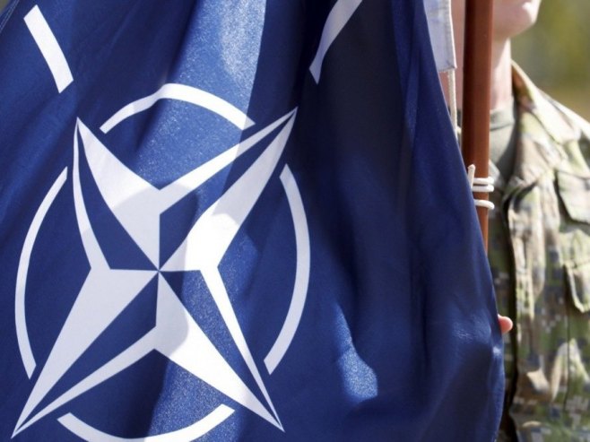 NATO zastava (Foto: EPA-EFE/TOMS KALNINS) - 