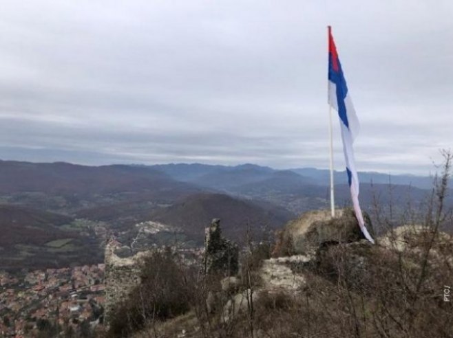 Skinuta srpska zastava sa tvrđave Zvečan, policajci napali Srbina koji je to prijavio
