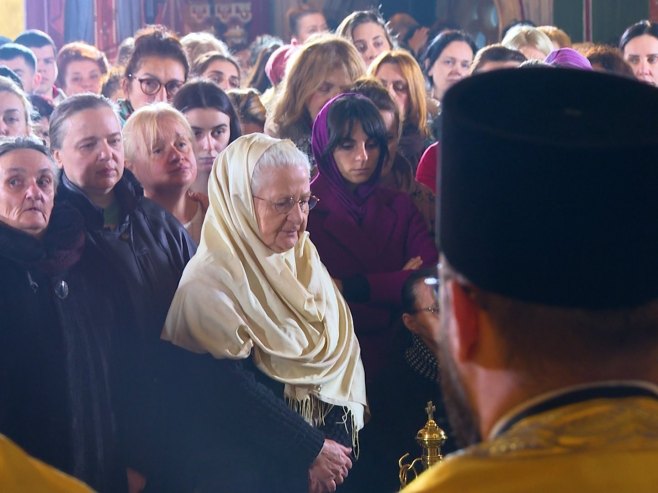 Mitropolit Јoanikije služi liturgiju (foto: TANJUG/ MEDIABIRO) - 