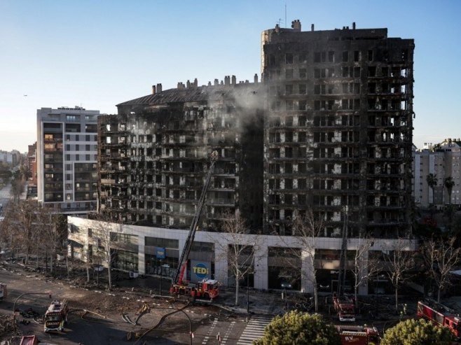 Izgorjela zgrada u Valensiji (Foto: EPA-EFE/Biel Alino) - 