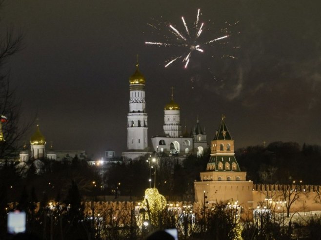Vatromet u Moskvi (Foto ilustracija: EPA-EFE/SERGEI ILNITSKY) - 