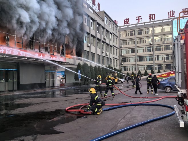 Požar u kineskoj prodavnici (Foto:  EPA-EFE/XINHUA / ZHAN YAN CHINA OUT / UK AND IRELAND OUT/ ilustracija) - 