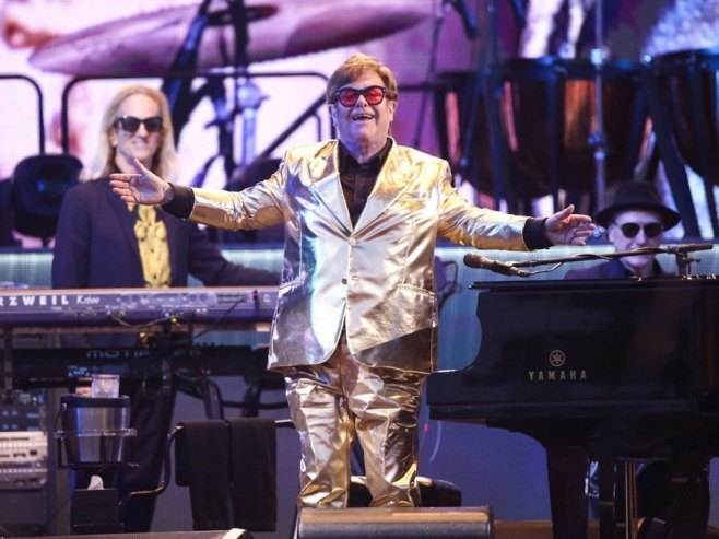 Stvari Eltona DŽona prodate na aukciji za osam miliona dolara