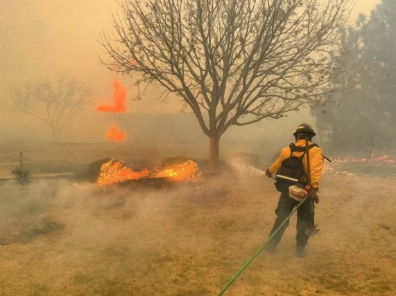Požar u Teksasu (FOTO: EPA-EFE/FLOWER MOUND TEXAS FIRE DEPARTMENT HANDOUT HANDOUT EDITORIAL USE ONLY/NO SALES HANDOUT EDITORIAL USE ONLY/NO SALES) - 