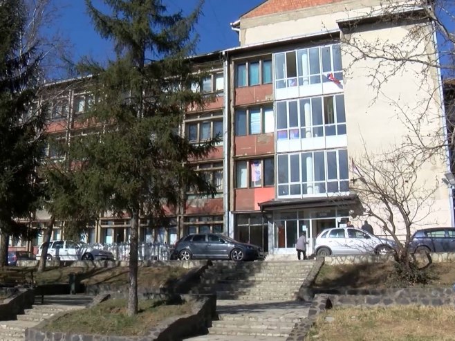 Elek: Radnici KBC Kosovska Mitrovica ugroženi zbog zabrane dinara, ponestaje i hrane za pacijente (VIDEO)