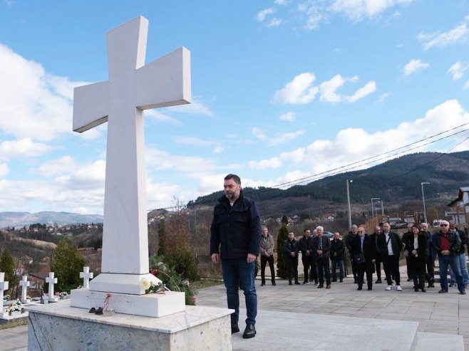 Košarac odao počast stradalima, Vojničko groblje u Miljevićima (foto: instagram.com/stasa.kosarac) - 
