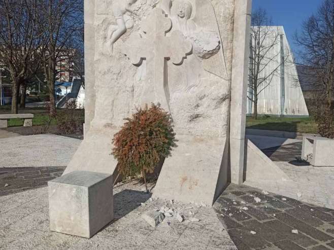 Bileća, spomenik oštećen u zemljotresu - Foto: RTRS